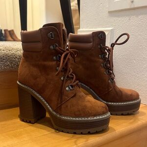 Women’s Olivia Miller Cognac Brown Suede Platform Lace-Up Ankle Boots. Size 6.5